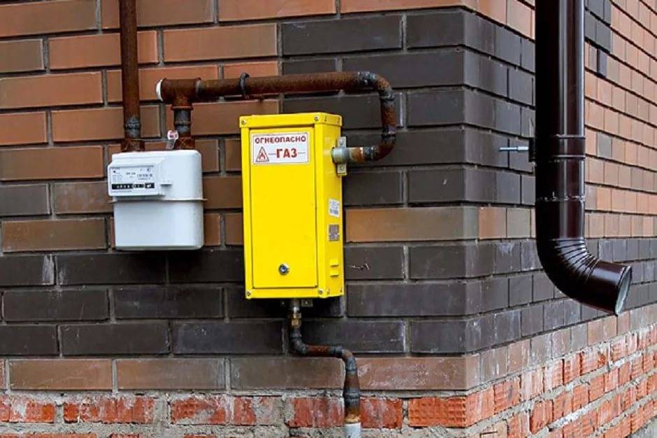 Где установить газовый счетчик: в помещении или на улице