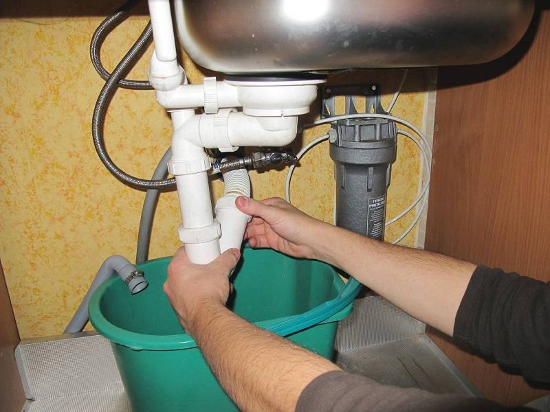 Чистка канализации в частном доме - как прочистить трубы и устранить засоры