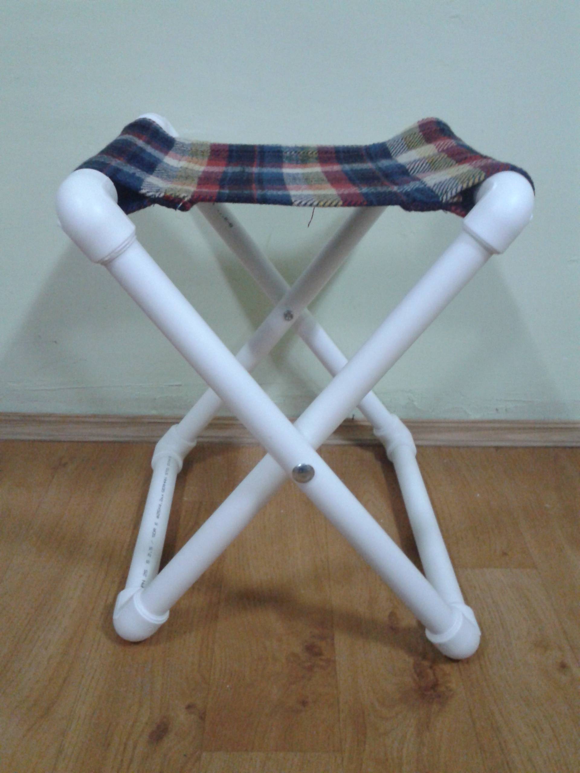 Складной стул из полипропилена