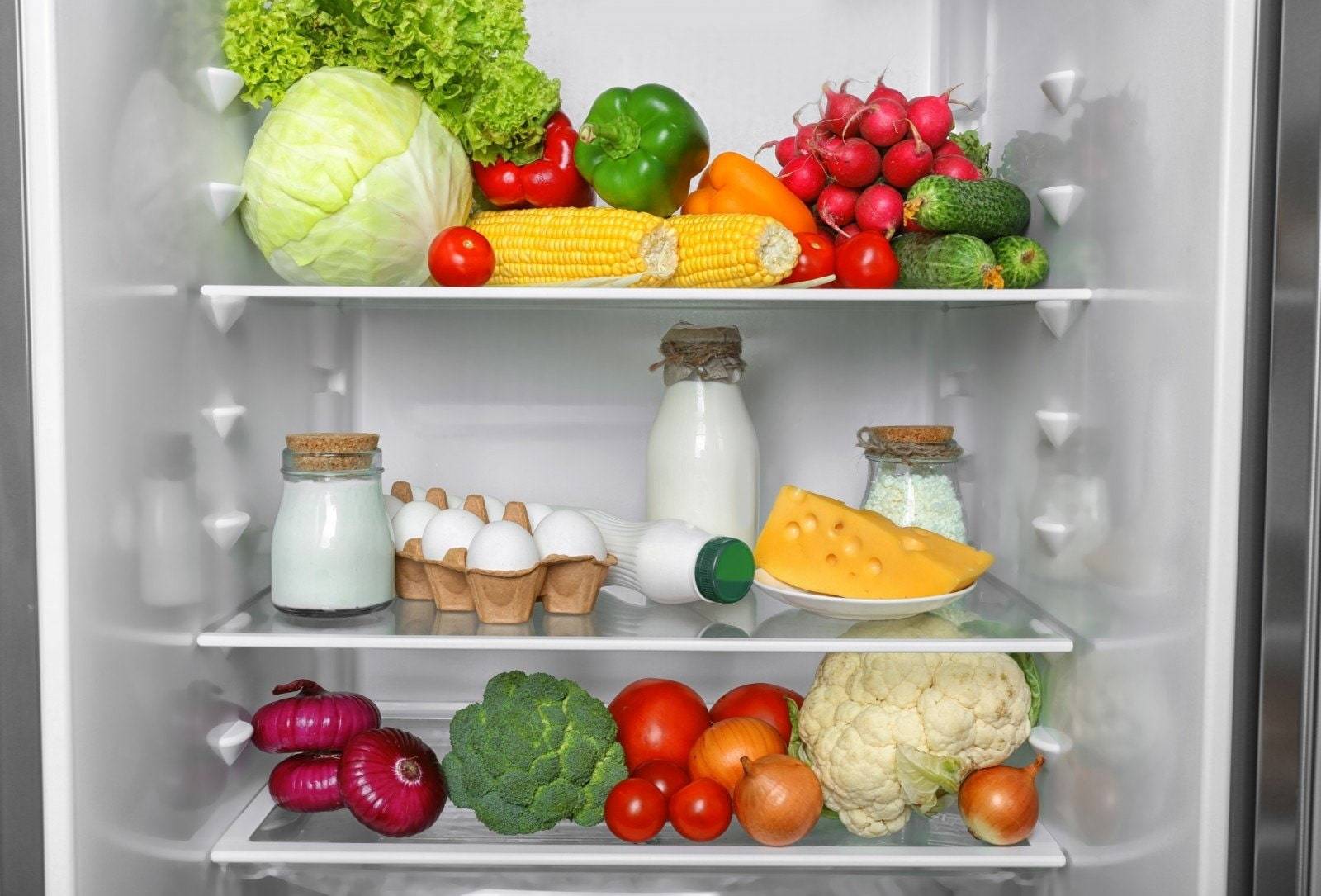 Почему в холодильнике скапливается вода под ящиками для овощей