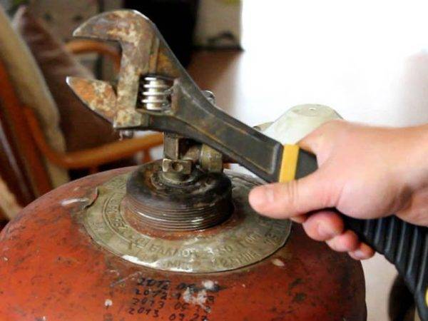Заправка газовых баллончиков для горелок своими руками: инструкции для разных видов баллонов