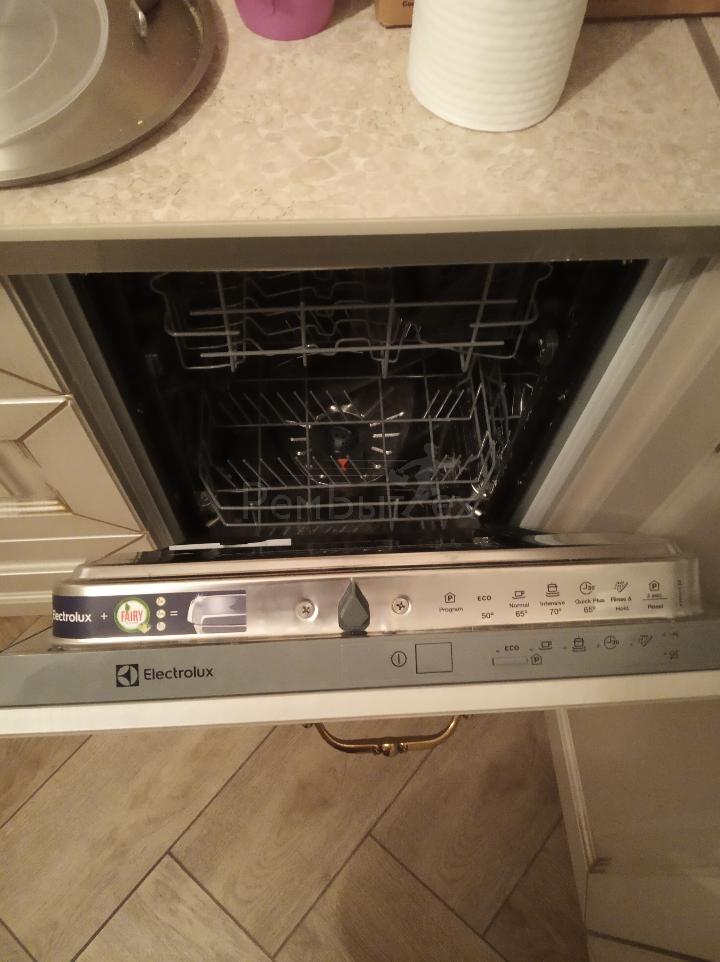 Почему появляется белый налет на посуде после посудомоечной машины