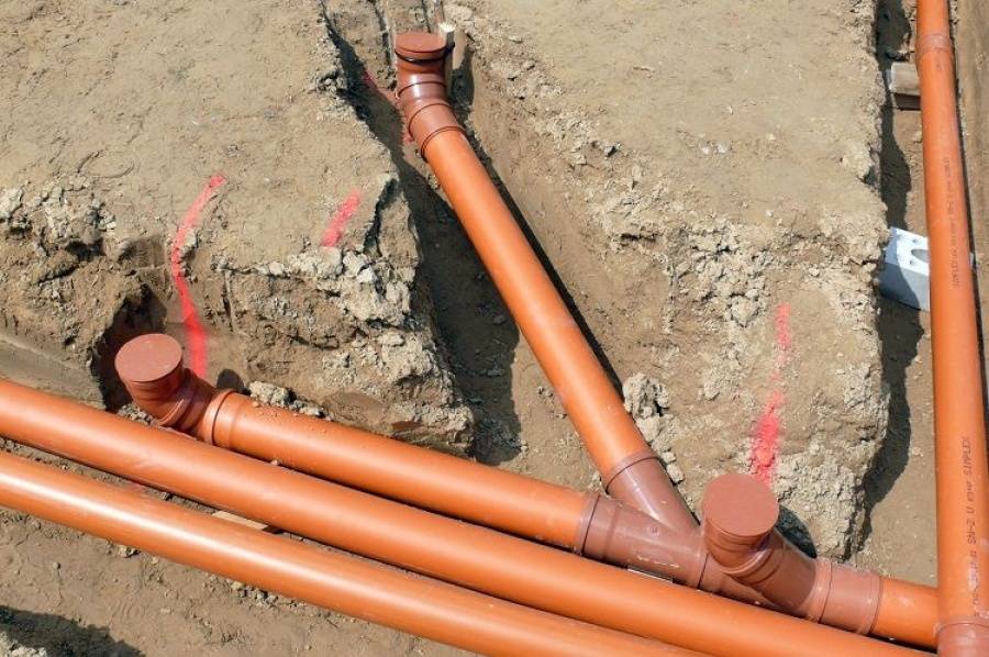 Какие канализационные трубы для наружной канализации лучше?