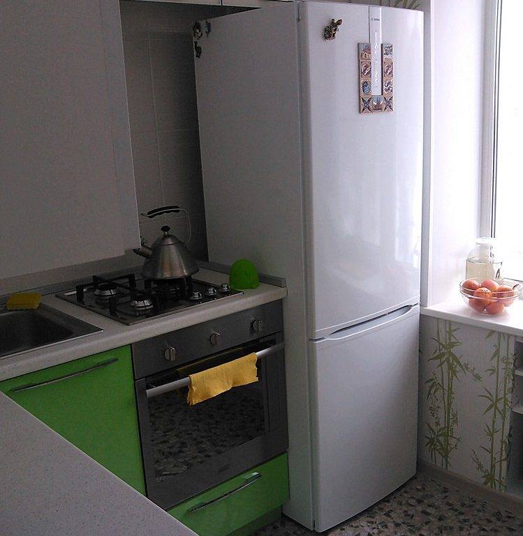 Можно ли ставить холодильник возле газовой трубы: правила безопасного размещения