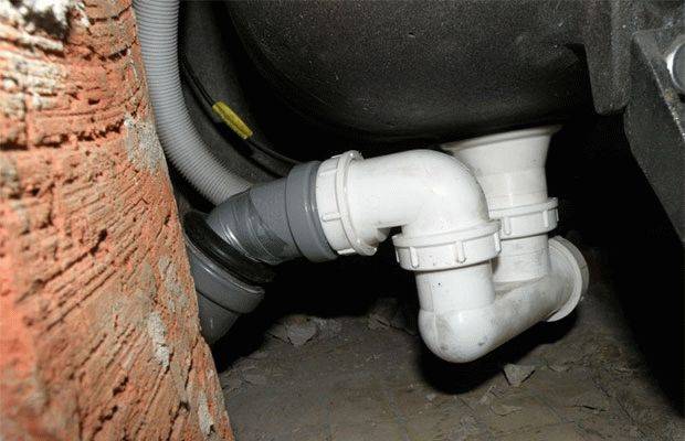 Как устранить запах из канализации в квартире: обзор средств и методов