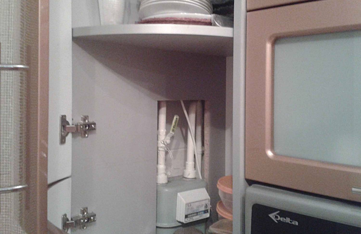 Как закрыть газовый счетчик на кухне фото дизайн