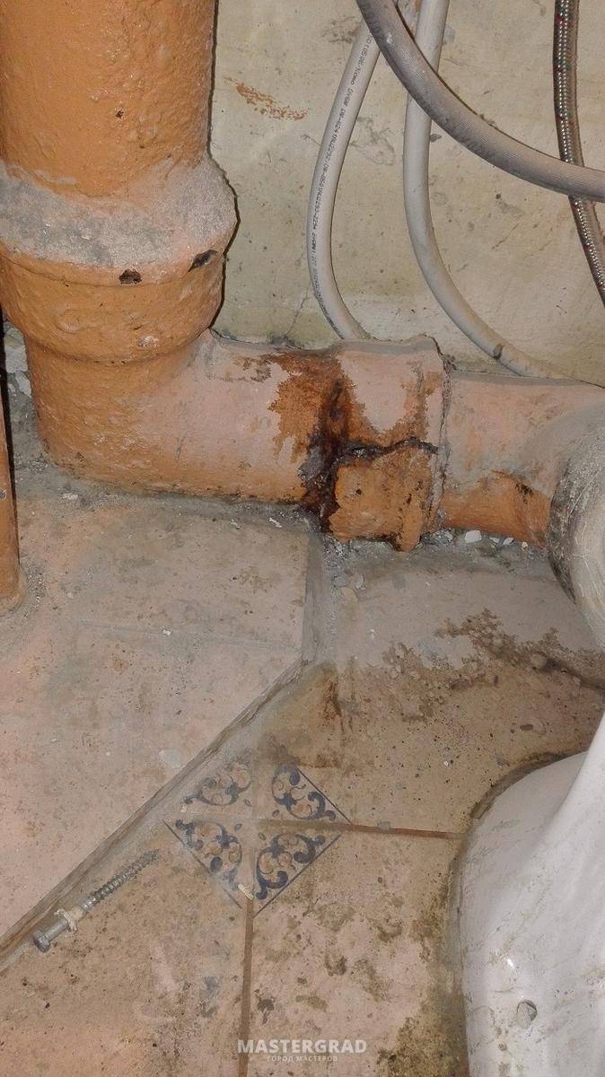 Технология замены чугунного стояка канализации при износе в многоквартирном доме