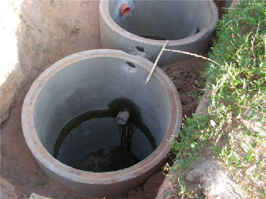Установка колодцев канализации: монтаж своими руками и снип