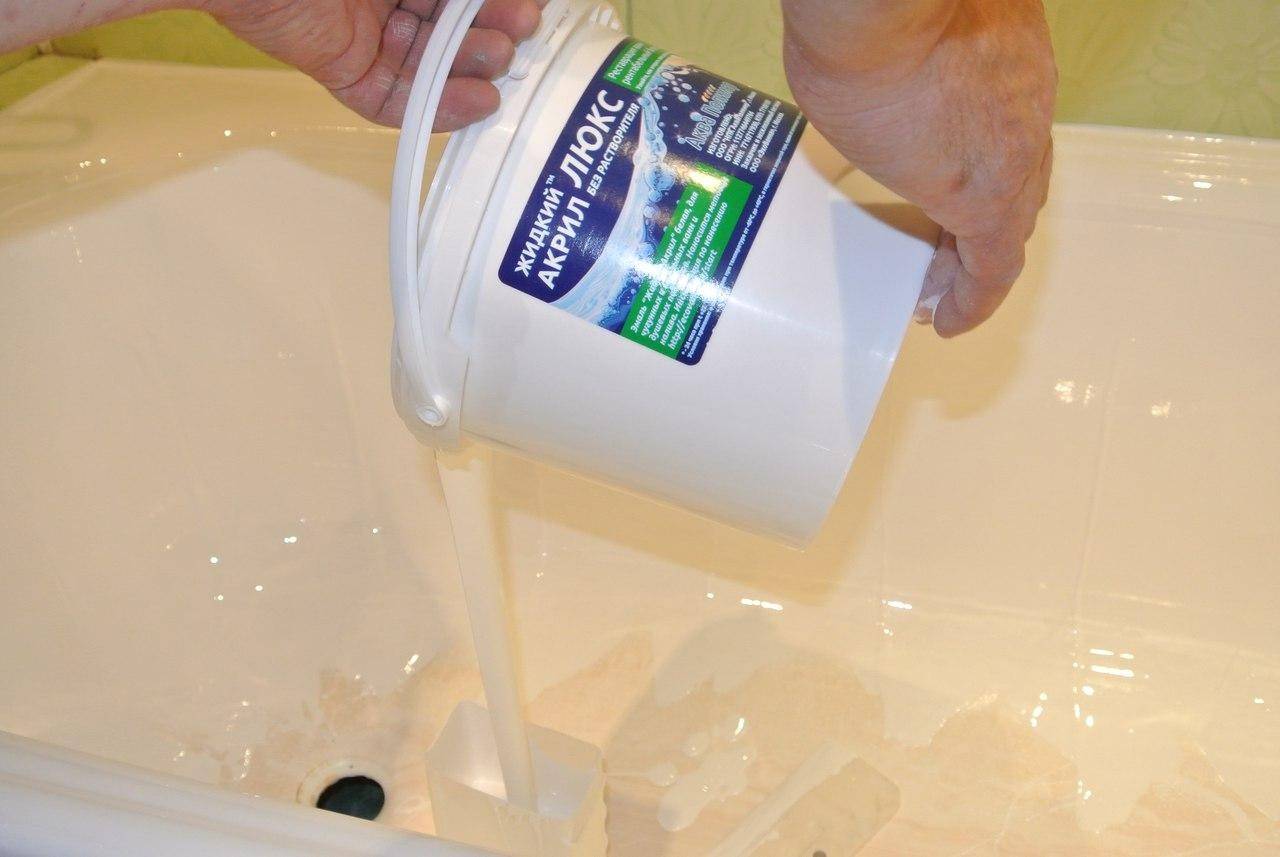 Использование жидкого акрила как эффективное средство для чистки ванны