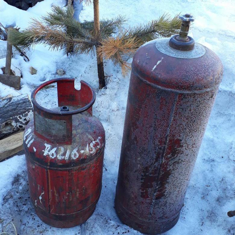 Можно ли газовый баллон. Замерзший газовый баллон. Зимний баллон. Пропановый баллон иней. Пропановый баллон на улице зимой.