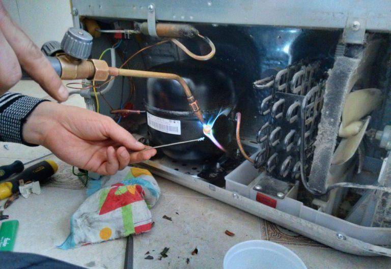 Холодильник не выключается и постоянно работает