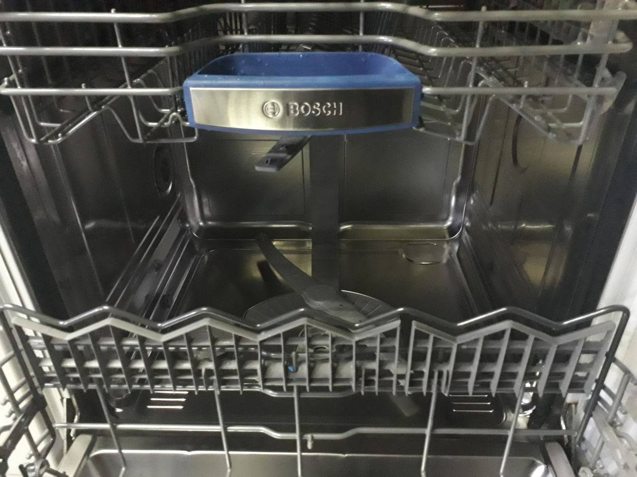 Посудомоечная машина рейтинг цена качество 60. Посудомоечная машина Bosch 60 см встраиваемая. Посудомойка бош 60. Поддон посудомоечной машины Bosch 60 см. Встроенная посудомоечная машина 45 см Bosch.