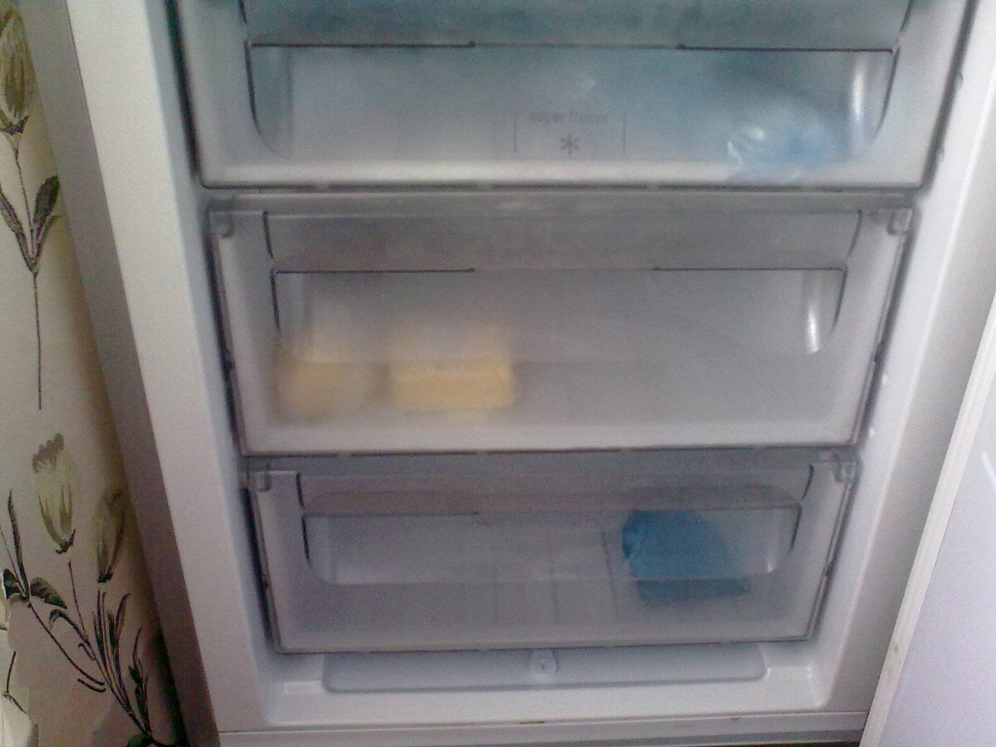 Не работает холодильник, а морозилка работает