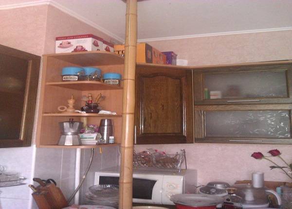 Как спрятать (задекорировать) газовую трубу на кухне?
