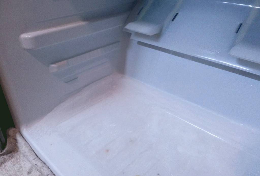 Как прочистить слив в холодильнике — чистим сливное отверстие правильно