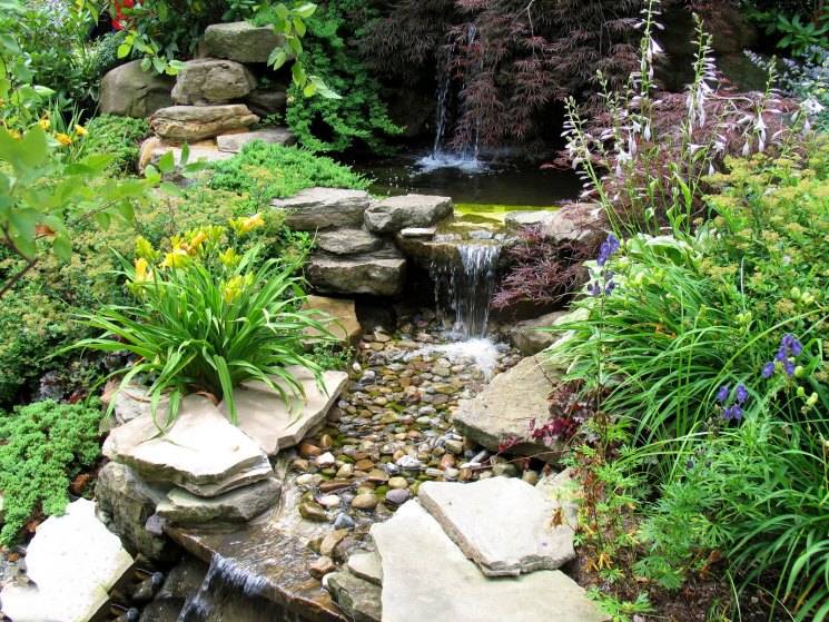 Покой и умиротворение: маленькие водоёмы в дизайне сада