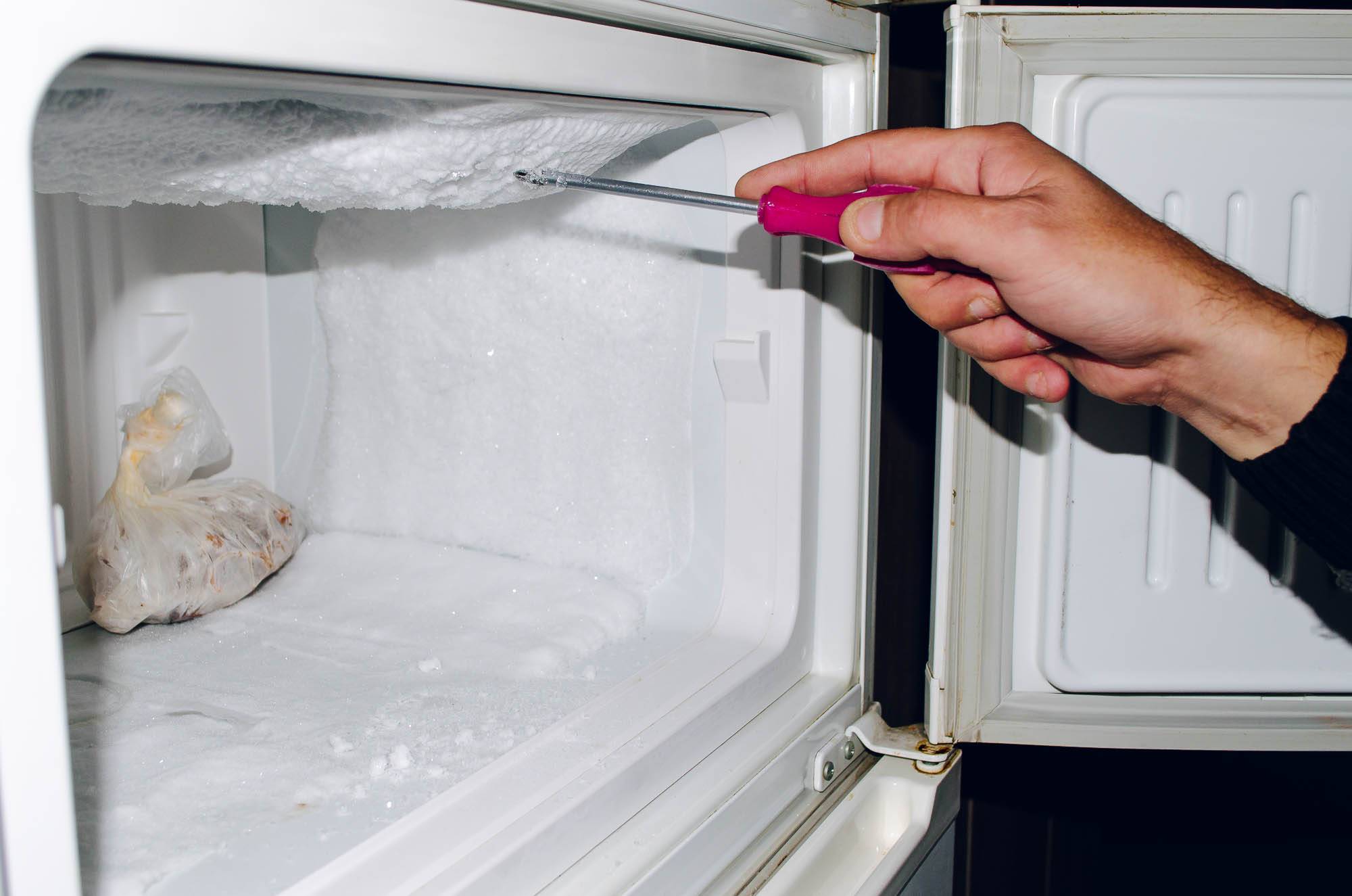 Почему холодильник работает, а морозилка нет